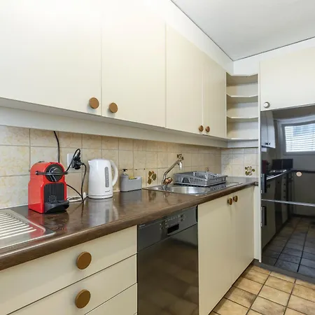 Center Apartment *