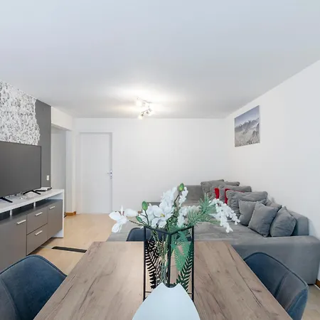 Center * 因特拉肯